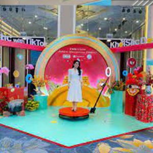 Home tim-y-tuong-thiet-ke-booth-voi-buc-quay-video-photoboth-360-do