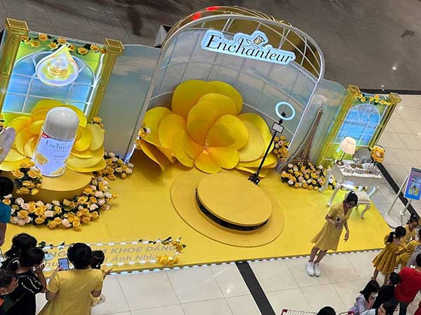 Tăng Kết Nối & Lan Tỏa Văn Hóa: Photobooth 360 Độ Cho Sự Kiện Nội Bộ Doanh Nghiệp y-tuong-booth-voi-buc-video-360-photobooth
