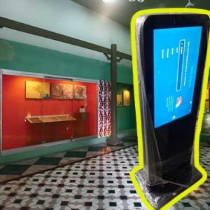 Home khung standee điện tử phù hợp cho bảo tàng